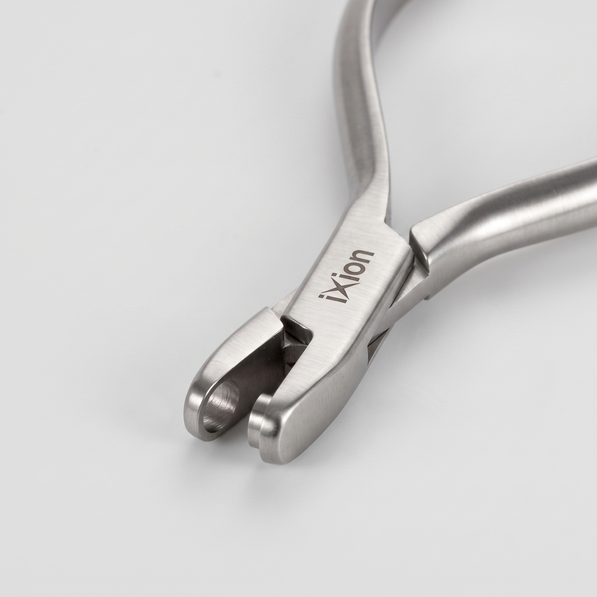 Ixion IX891 Aligner Plier – Hole Punch
